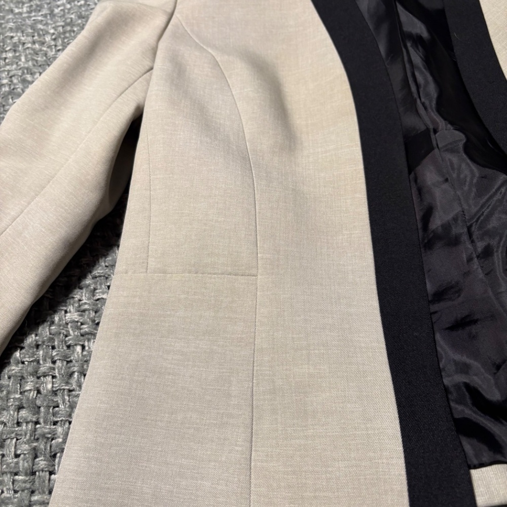 Evan Picone Cream Blazer with Black Trim - Picture 2 of 5